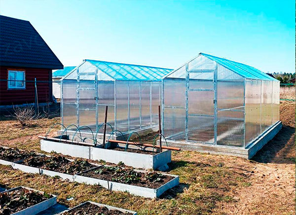 Теплица домик два метра