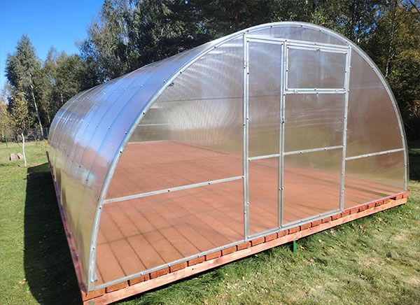 Теплица широкая