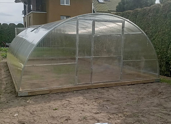 Теплица широкая