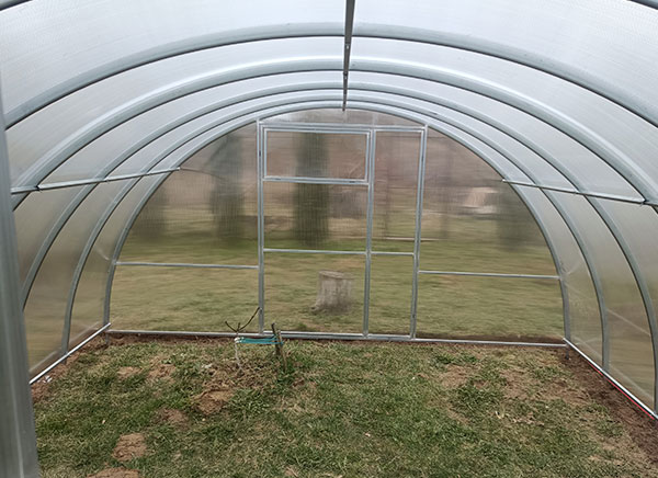 Широкая теплица из поликарбоната