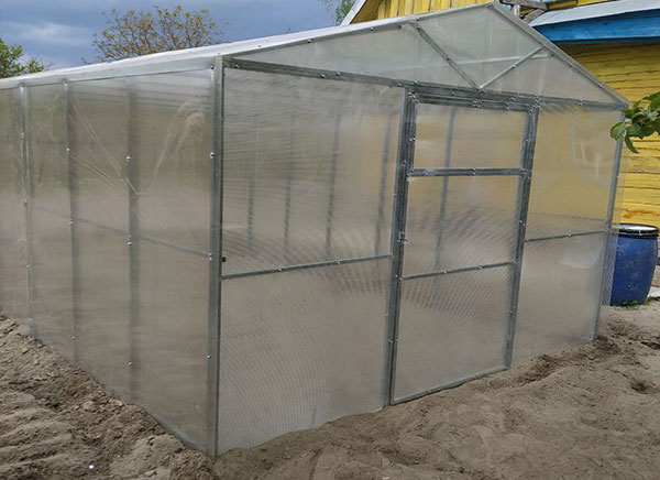Теплица домик