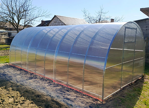 Прочная теплица Титан